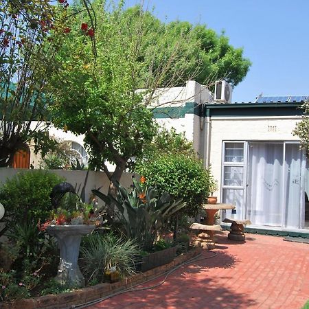 Sleep Eezy Cottages เบโนนิ ภายนอก รูปภาพ