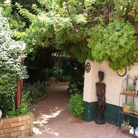 Sleep Eezy Cottages เบโนนิ ภายนอก รูปภาพ