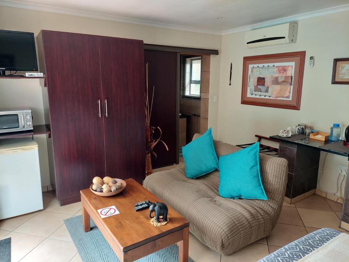 Sleep Eezy Cottages เบโนนิ ภายนอก รูปภาพ