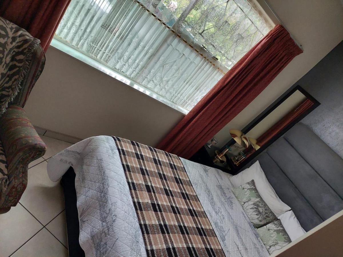 Sleep Eezy Cottages เบโนนิ ภายนอก รูปภาพ