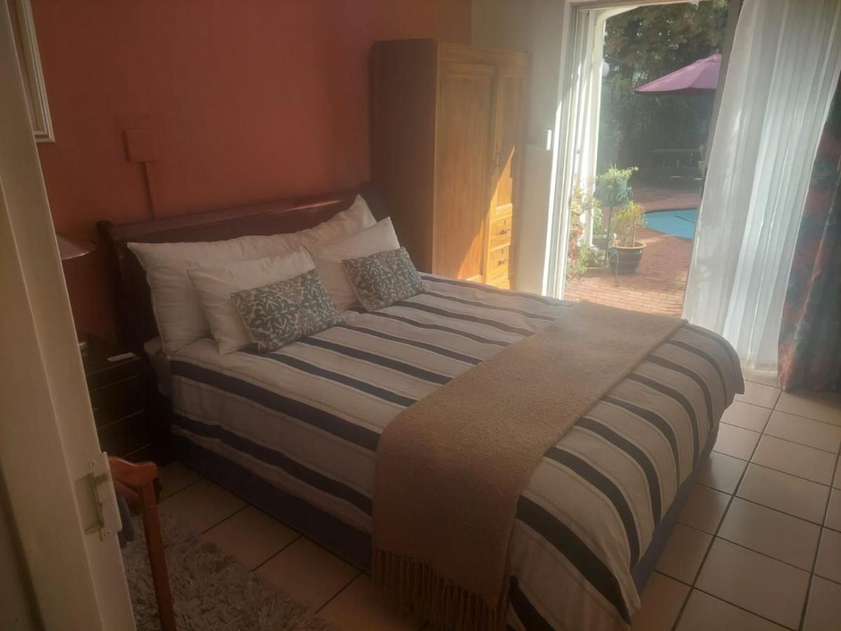 Sleep Eezy Cottages เบโนนิ ภายนอก รูปภาพ